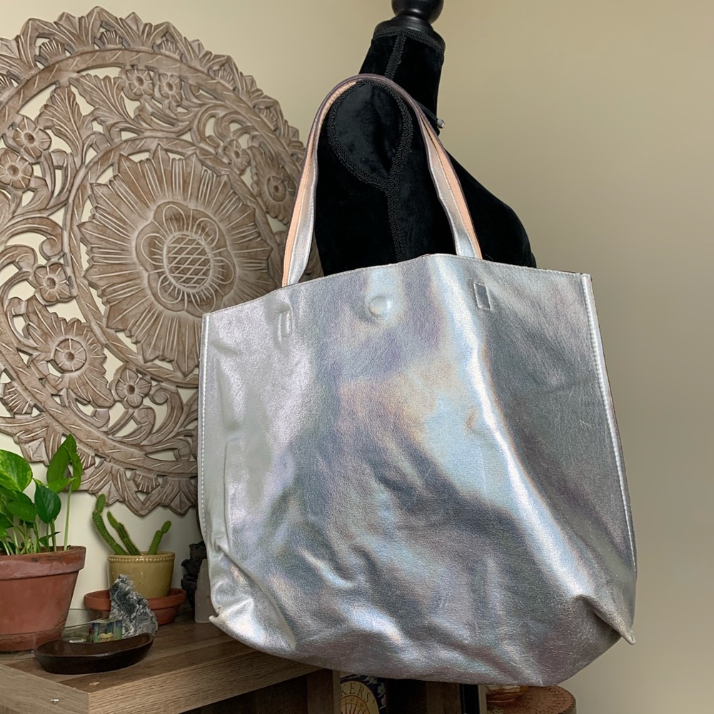 Holographic tote bag